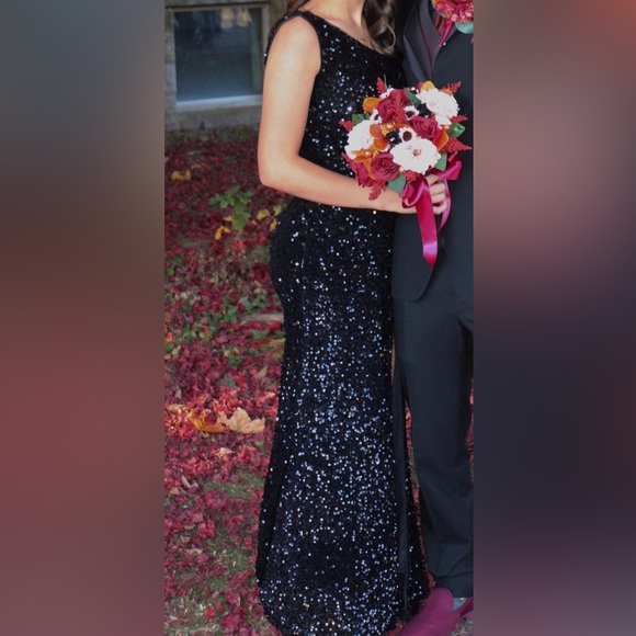 One Shoulder Black Prom dress with slit - Picture 5 of 5